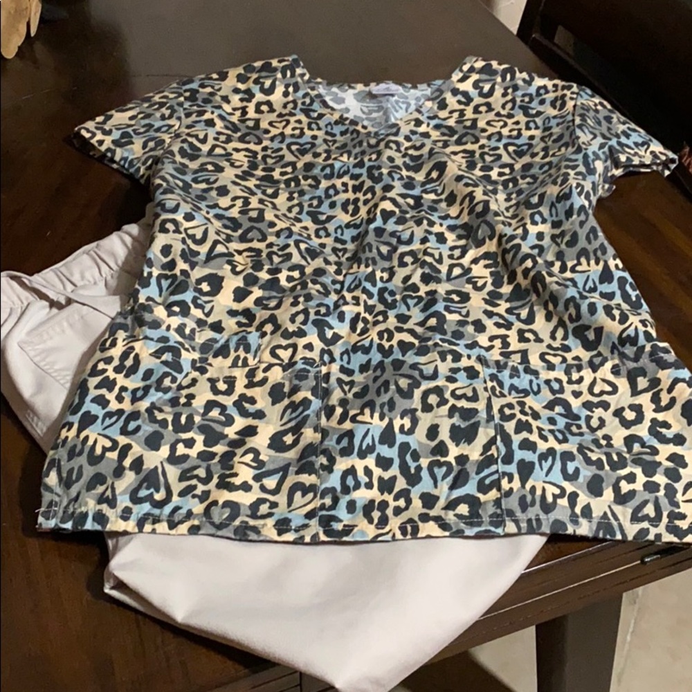 Scrub set